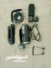  1 كاميره فيديو بدقه FHD عاليه الدقه مع كرتونه واغراضه كامله