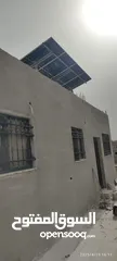  3 بيت للبيع على قطعة ارض نصف دونم على شارعين ، بناء جديد 2025 شبه جاهز .