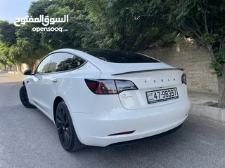  6 Tesla model 3  2022