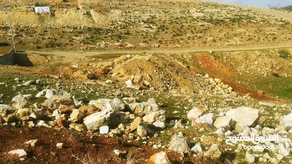  5 قطعة ارض 500م مفروزه قريبة من ترخيص شمال عمان من الجهة الشرقية ذات منسوب