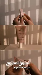  3 Glow Eyes يعكس الإشراق والجمال والتركيز على جمال العيون)