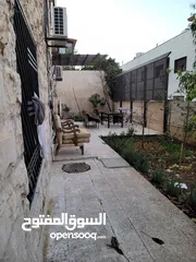  13 شقه ارضيه   مع حديقه واسعه وفي اجمل مواقع عمان الغربيه لطفا عدم تدخل الوسطاء