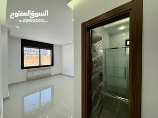  22 شقة للبيع مميزة جدآ في البنيات طريق المطار جامعة البترا ثالث مع الروف من المالك مباشرة