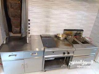  13 مطعم شاورما وبروستد وسناكات