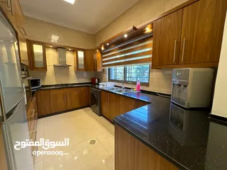  7 شقه غرفتين نوم مع ترس خاص قرب الدوار الرابع