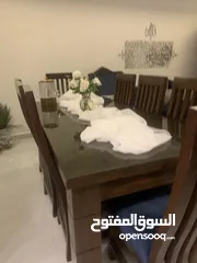  6 طقم سفره من ثلاث قطع   طاولة خشب 8 كراسي وفضيه و بوفيه