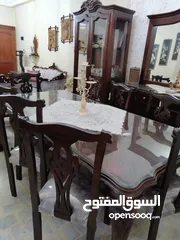  1 طاولة سفره مع 8 كراسي + بوفيه +فضيه   للبيع مع بعض او مفرق