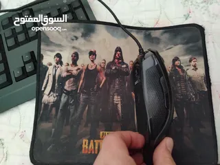  3 ماوس وكيبورد وماوس باد بس  واذا بدك اشي لحاله ممكن اقرأ الوصف