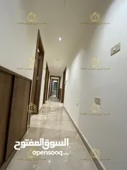  17 شقة فاخرة - لم تسكن - 4نوم 2ماستر - 230م - ارضية - ترس - موقع هادئ ومميز