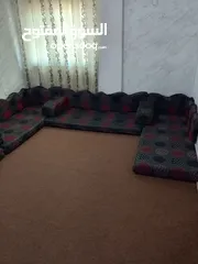  2 طقم فرشات بحاله ممتازه اربع فرشات واربع مساند واربع ركيات