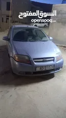  1 شفر افيو موديل  2006 اتوماتيك  لون ازرق فاتح السياره موجود فيها جيدات بس انا بايع خالي قص قلابان