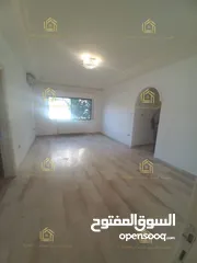  9 شقة فارغة للايجار دير غبار 200م