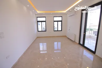  7 فيلا للبيع في طريق المطار  بتشطيبات فندقية قرب جامعة الشرق الأوسط