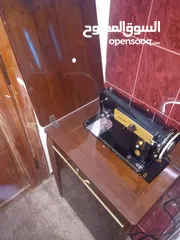  2 ماكينة خياطة فخمة بحالة ممتازة نوع سنجر