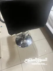  2 The hydraulic rotating chair