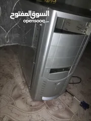  1 كمبيوتر مستعمل قديم شغال مع كيبل للتشغيل عليه مروحه زياده للتبريد الكيس مرتب ببين اي جواه زي الجيمنج