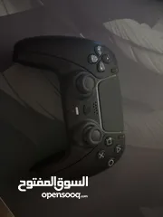  3 Black Ps5 controller used for a week in great condition يد بلايستيشن 5 سودة في جودة ممتازة