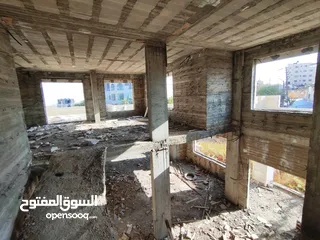  17 قطعه أرض عليها فيلا عظم للبيع في سطح مرحبا