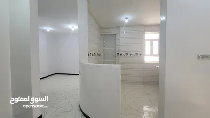  5 شقة للبيع في صنعاء جوار الجامعة اللبنانية مساحة كبيره بسعر مغررررري