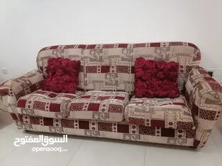  1 كنبة و كرسي جلوس