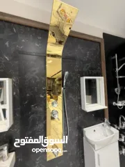  6 ادوات صحية مشكلة جديدة في معرض للبيع مراحض مغاسل حنفيات مجالي وسرميك مشكل للبيع كميه داخل المعرض