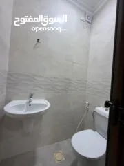  8 شقه مميزة للبيع في الطيرة رام الله طابق شبه ارضي