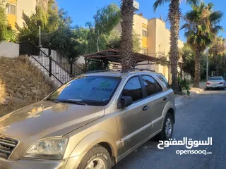  1 كيا سيرينتو جيب.بحالة ممتازة مش ناقصها شيء.كاش او اقساط