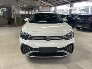  3 Volkswagen Electric ID.6 PUER + 2022 مستعمل بحالة الوكالة