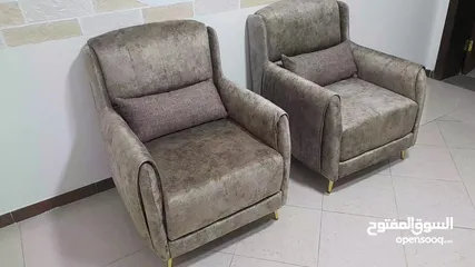  4 طقم صالون 7 مقاعد غييير مستعمل  جيديدد اسفنج ضغط عالي خشب سويد 2سم