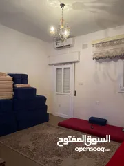  7 شقة خلف مسجد السيدة عائشة السعر فرصة