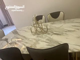  2 طقم للبيع جديد وطاولة سفرة وغرفة نوم - الكرسي