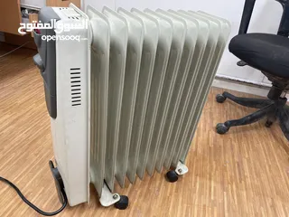  1 Black & Decker Oil Heater with 11 fins in Good Condition for Sale