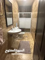  12 شقة مفروشة ( روف ) للايجار الشهري واليومي من المالك مباشر في شارع المدينة المنورة موقع حيوي