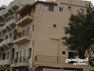  11 عماره للليع  في جبل عمان قرب شارع الرينبو والجامعة المانيه من المالك مباشرة