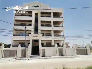  25 شقه 205 م طابق ثاني فني للبيع على شارع البترا شرق اربد مول قراند مقابل بيت البن البرازيلي
