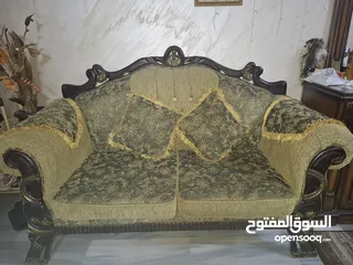  11 طقمين كنب زان بحاله ممتازه وطقم سفره مع ملحقاتها للبيع