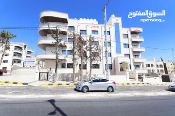  3 شقة بتشطيبات مميزة طابق ارضيه مساحة 140م بشفا بدران للبيع