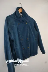  1 STYLISH AMERICAN DENIM JACKET WITH UNIQUE COLLAR.