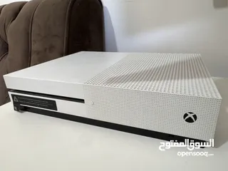  1 اكس بوكس ون إس  و كنترولر و سيدي و شاشه