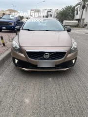  1 ڤولڤو T5 موديل 2014 حجم V40 . بحالة ممتازة . شرط الفحص