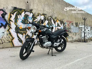  1 ( Suzuki en125  model 2022 ) بحالة الوكالة بسعر 1000 دينار