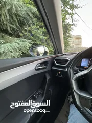  12 سيات ليون اف ار