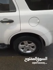  9 فورد اسكيب