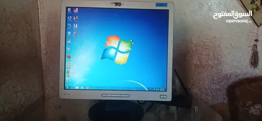  1 كمبيوتر مستعمل اشي خفيف  *الرام 4+4/8 *موجود عليه اكثر من 50 لعبة *مع سماعات *و كيبورد *و ماوس