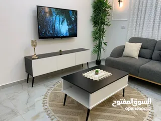  2 طقم مزنون بالوان جديده  مقاس  150 سم بعرض 30 سم ارتفاع 55  الطاوله 90 * 55 سم ارتفاع 45
