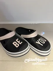  2 شبشب طبي كروكس crocs اصلي