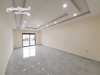  3 شقة طابق اول مميزة على شارع ياجوز مباشرة