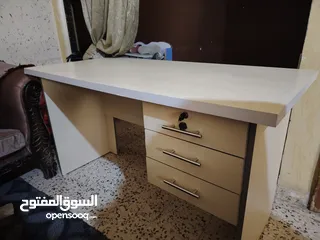  3 طاوله مكتبيه شبه جديد