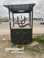  1 بسطة حديد مرتبة ومسكرة من 3 جهات طول 120 عرض 80 معها عدة غاز 3 عيون وسخان كهرباء كهرباء وبريق 10 لتر