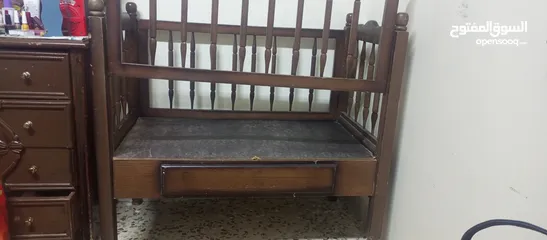  1 تخت بيبي خشب